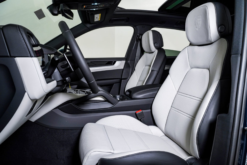 New 2026 Porsche Cayenne GTS AWD/4WD image 5
