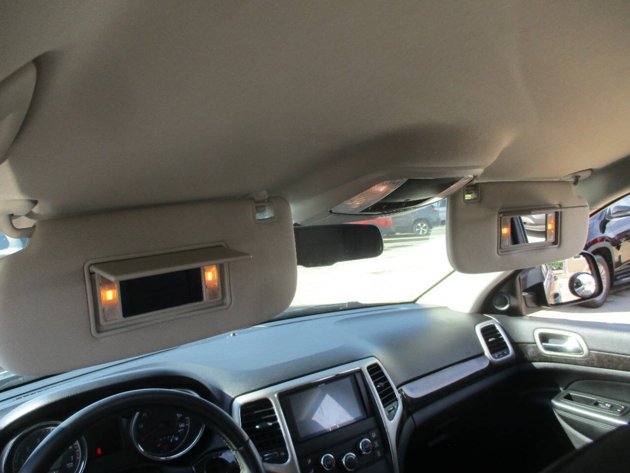 Used 2012 Jeep Grand Cherokee Laredo AWD/4WD image 30
