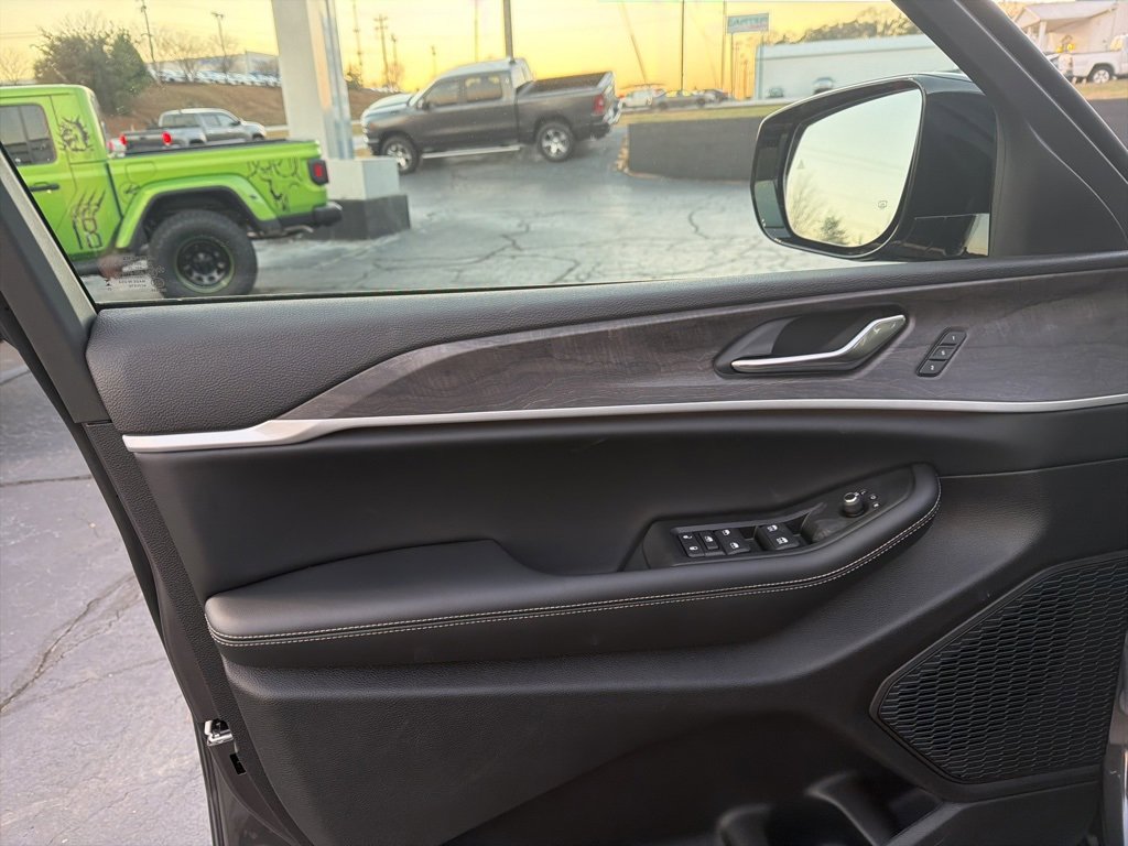 New 2025 Jeep Grand Cherokee L Limited image 25