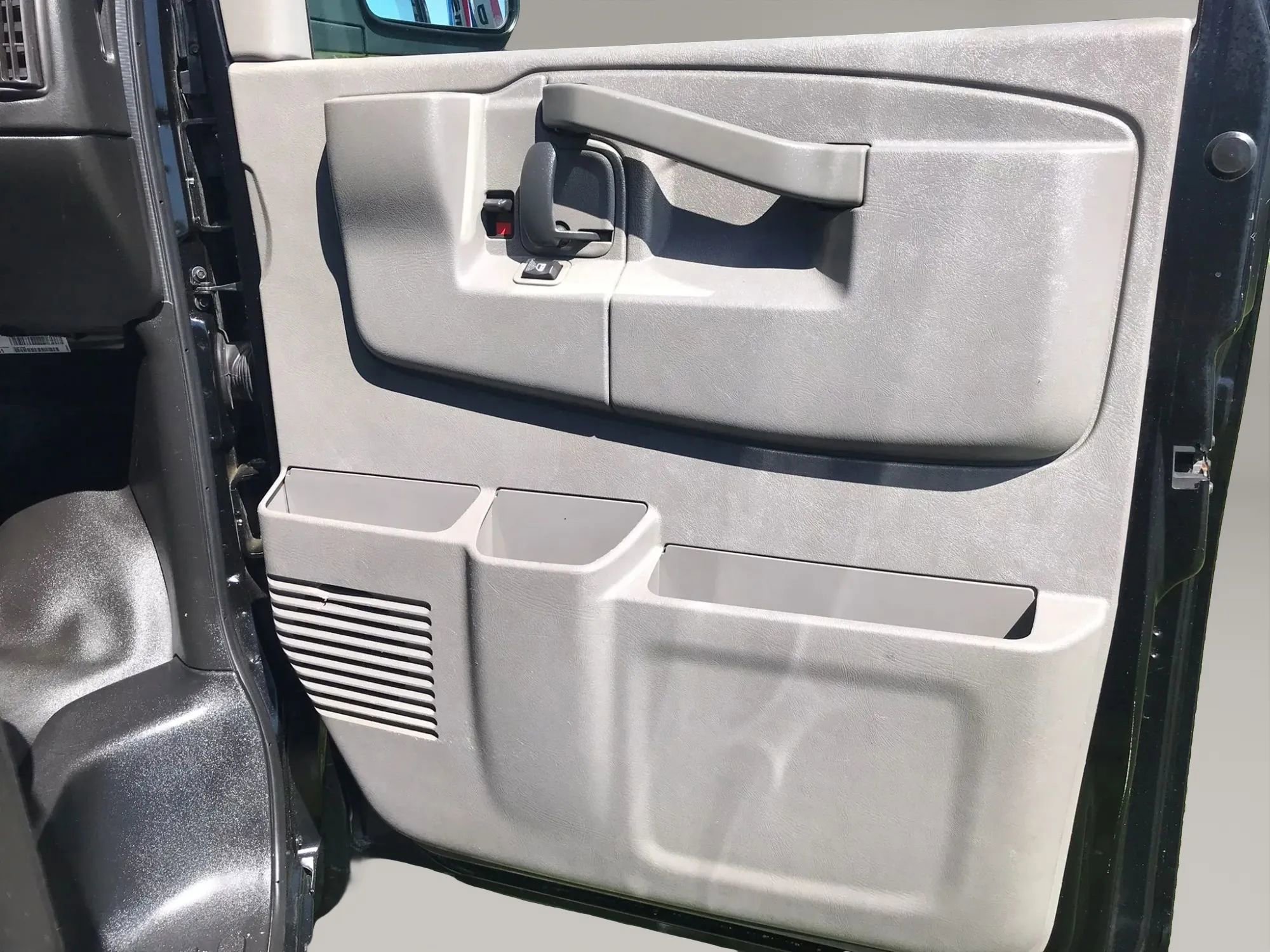 Used 2019 Chevrolet Express 2500 w/ Driver Convenience Package RWD image 33
