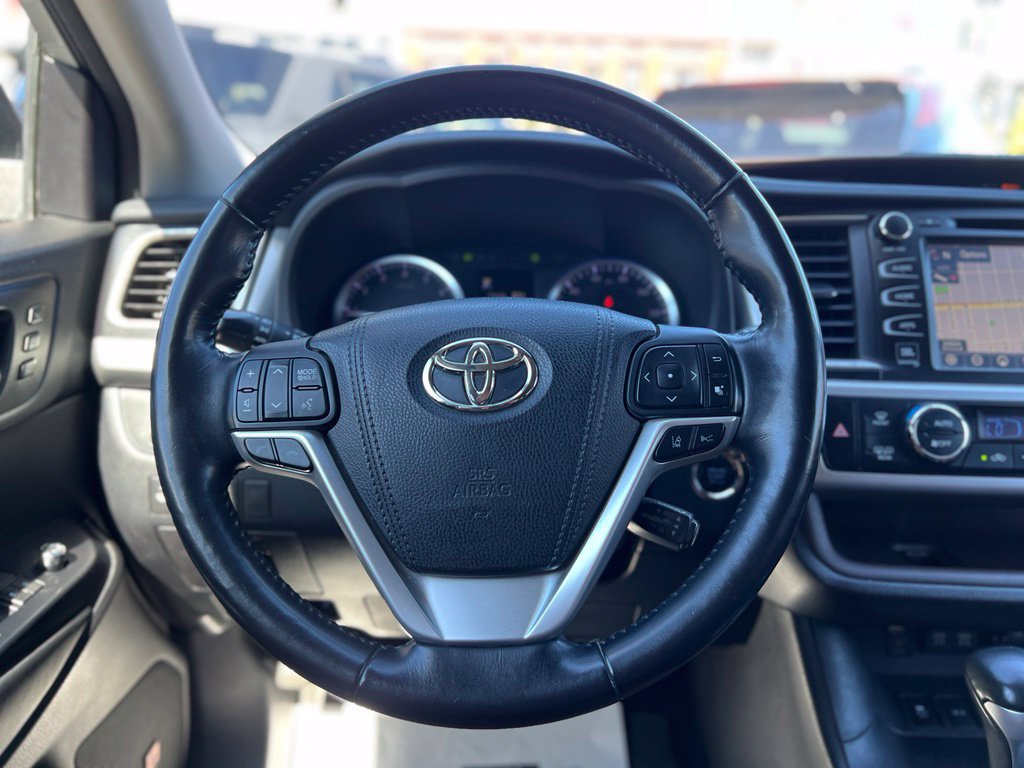 Certified 2018 Toyota Highlander Limited Platinum AWD/4WD image 37
