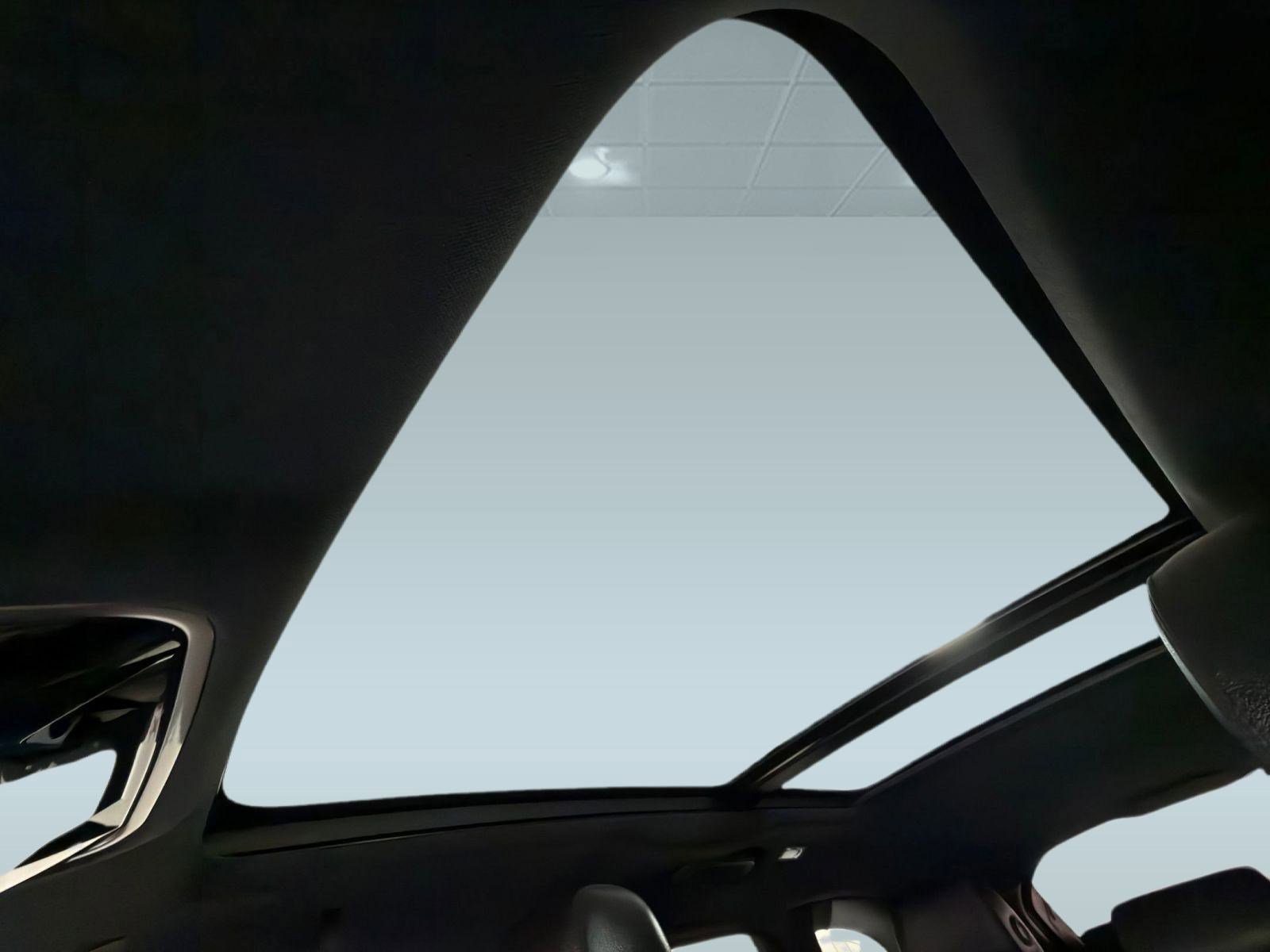 Used 2024 Land Rover Range Rover Velar Dynamic SE image 14