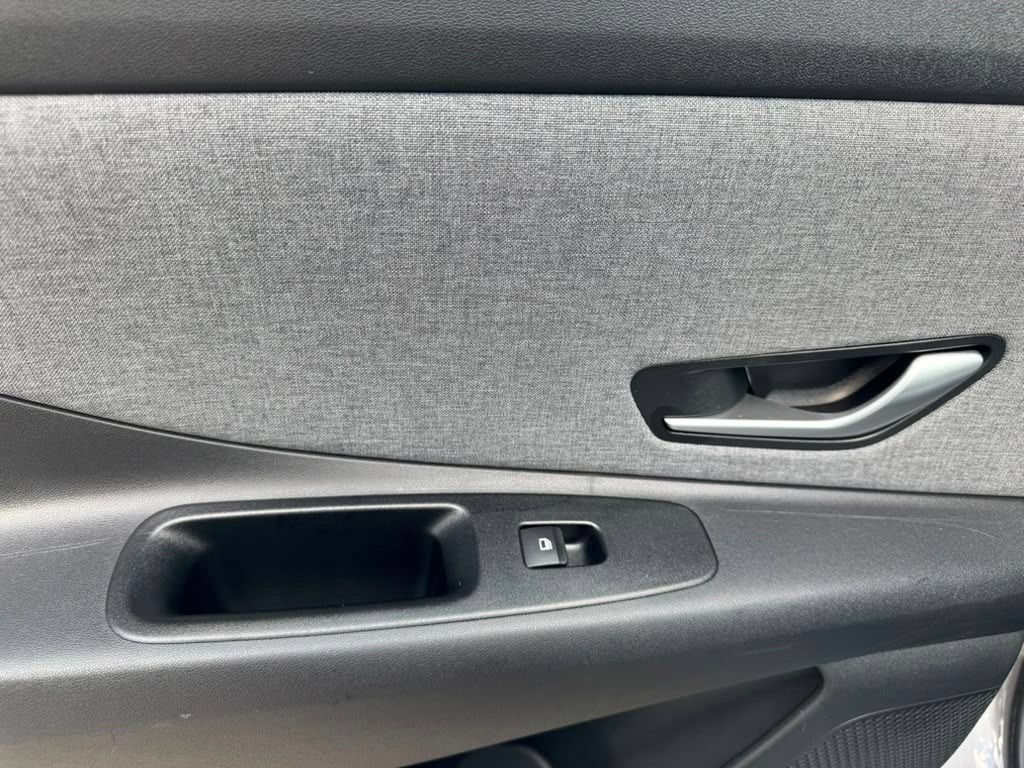 Certified 2023 Hyundai Elantra Limited FWD image 19