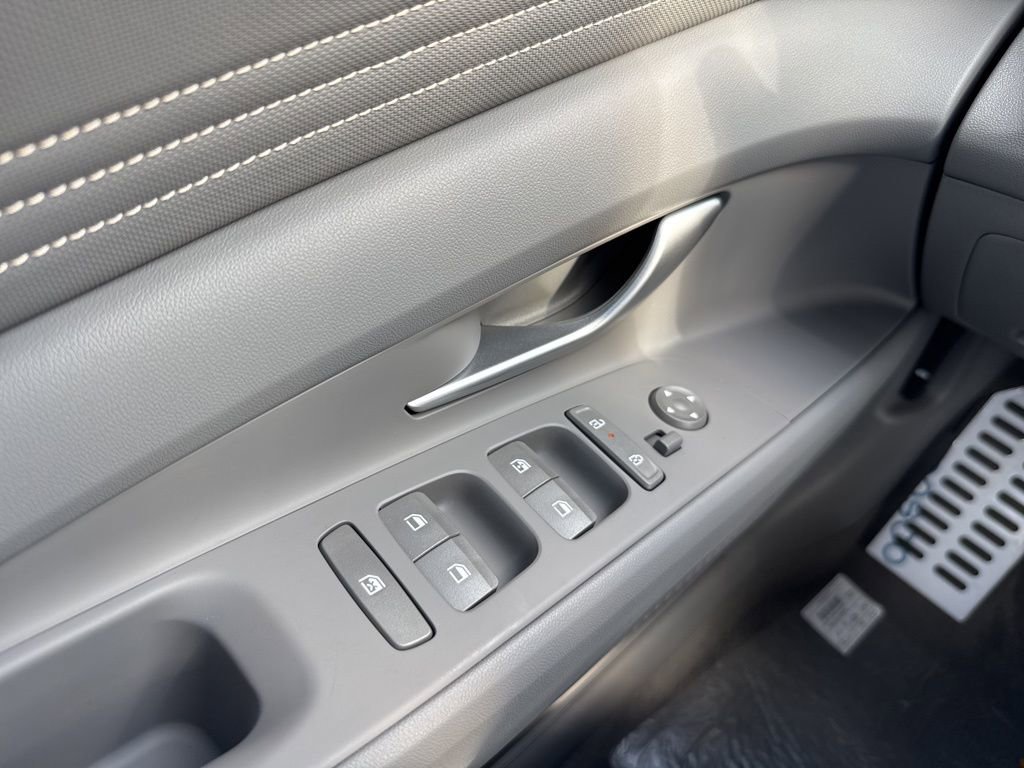 New 2025 Hyundai Elantra SEL image 29