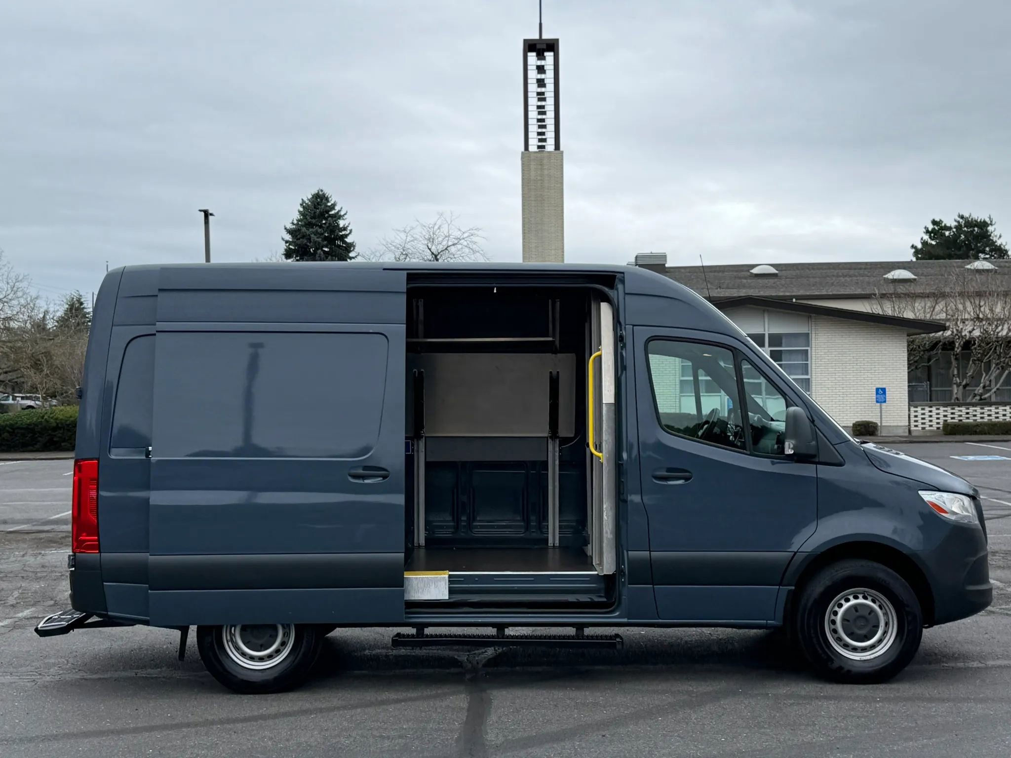 Used 2019 Mercedes-Benz Sprinter 144 image 23