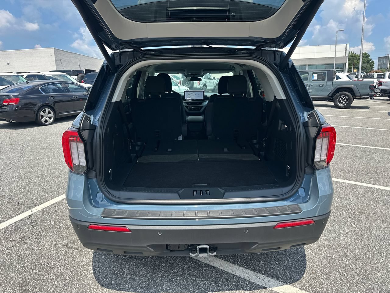 New 2026 Ford Explorer Active RWD image 18