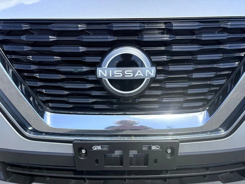 Used 2022 Nissan Rogue SV FWD image 12