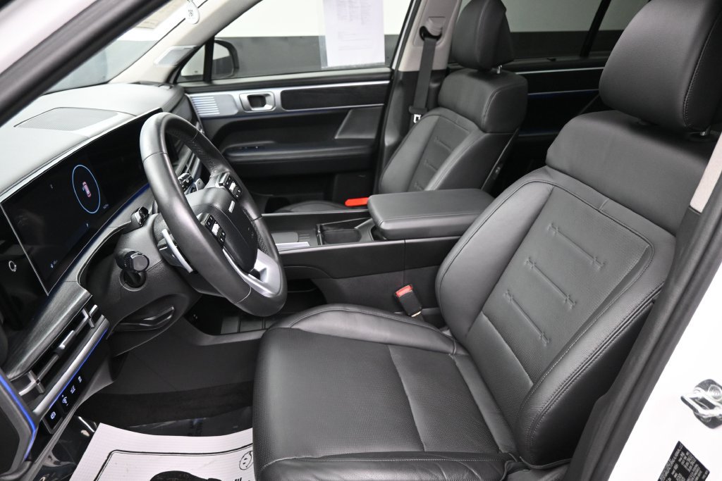 Used 2025 Hyundai Santa Fe Limited FWD image 25