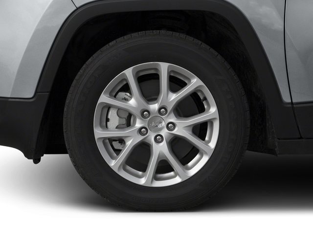 Used 2018 Jeep Cherokee Latitude w/ Altitude Package FWD image 15