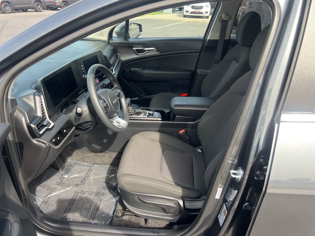 Used 2025 Kia Sportage LX FWD image 16