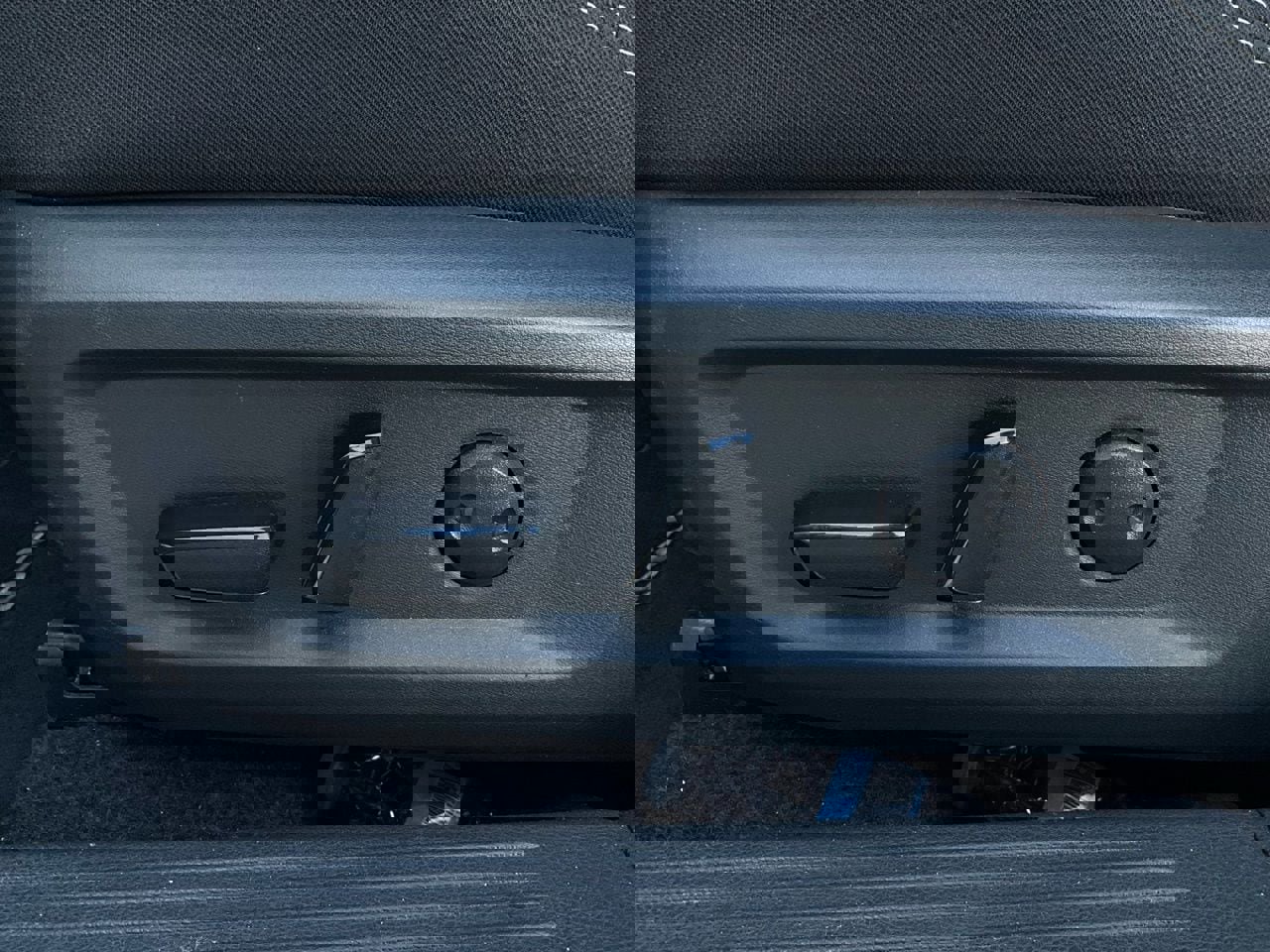 Used 2025 Nissan Rogue SV image 11