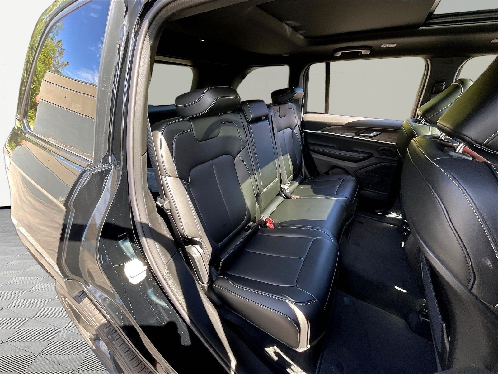 New 2027 Jeep Grand Cherokee Limited AWD/4WD image 19