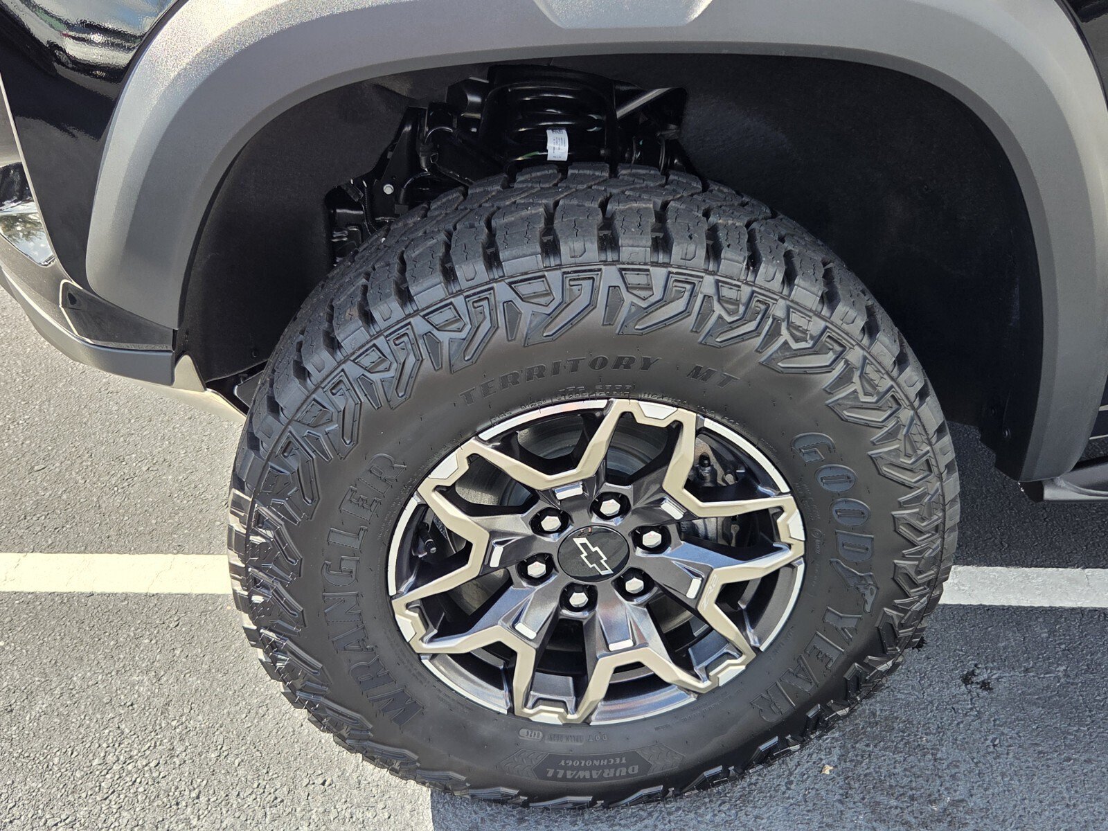 New 2026 Chevrolet Colorado ZR2 w/ Technology Package AWD/4WD image 4