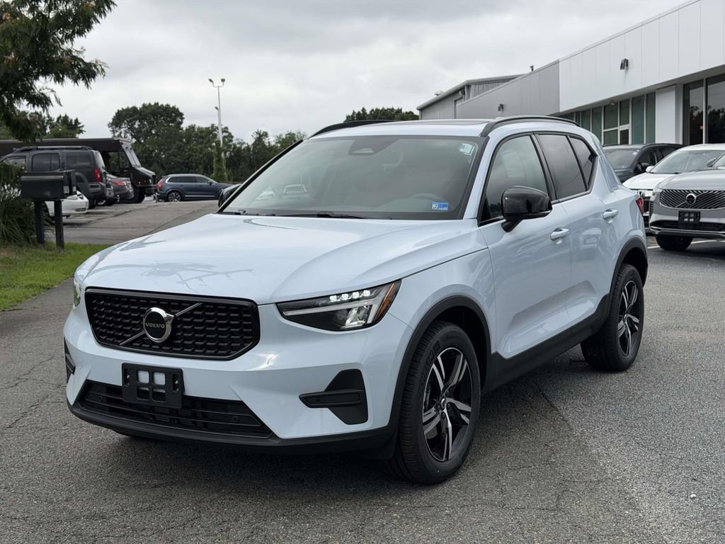 New 2026 Volvo XC40 B5 Core w/ Climate Package AWD/4WD image 22