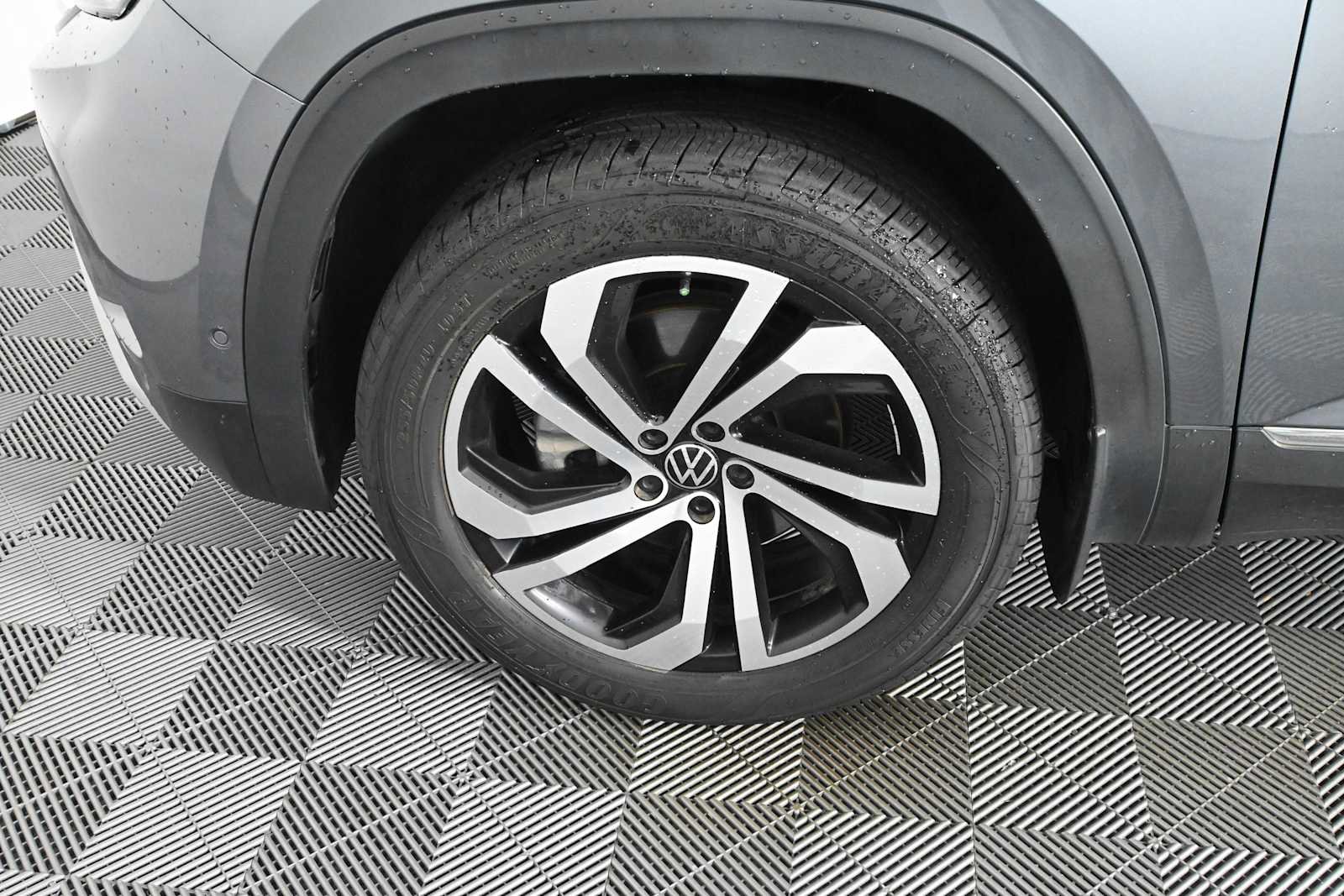 Used 2021 Volkswagen Atlas Cross Sport SEL Premium AWD/4WD image 32