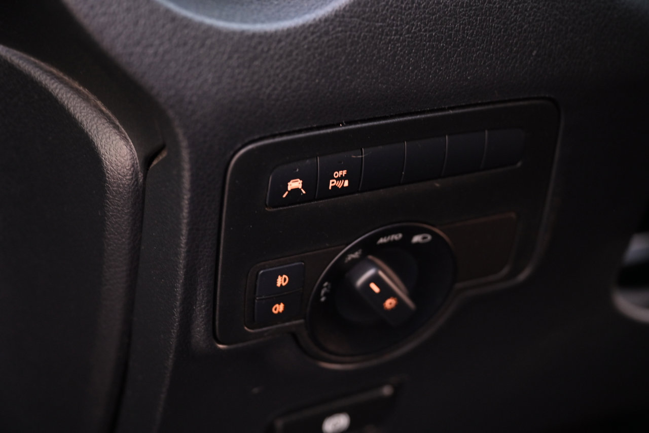 Used 2018 Mercedes-Benz Metris Passenger image 29