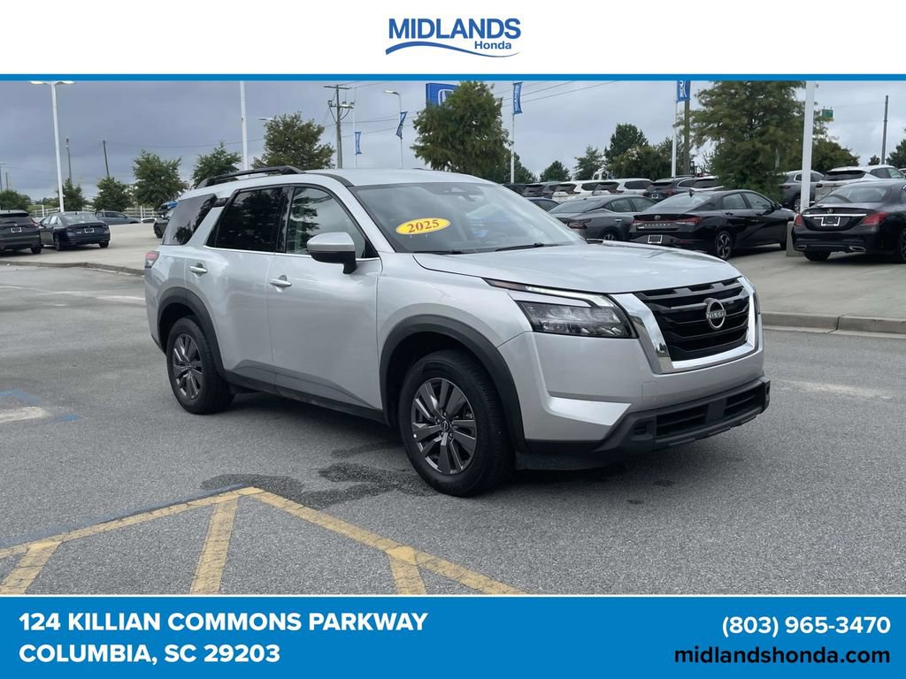 Used 2025 Nissan Pathfinder SV FWD image 1