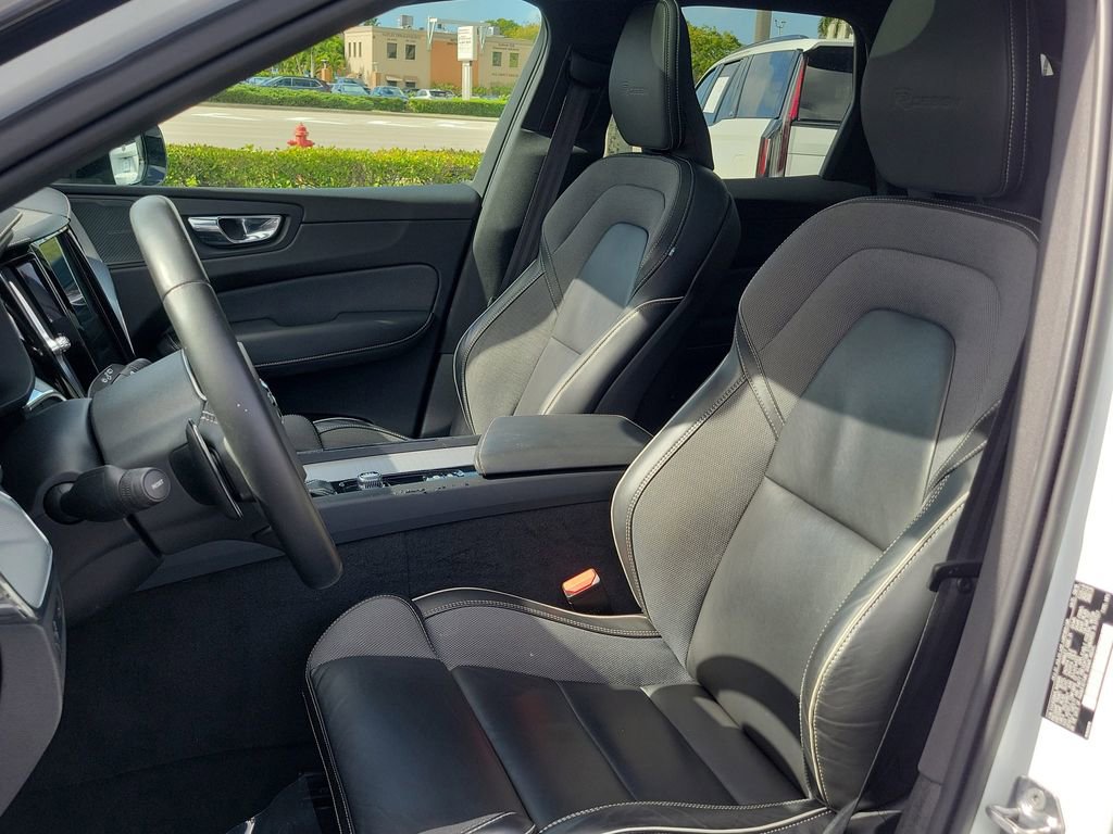 Used 2020 Volvo XC60 T5 R-Design w/ Protection Package Premier image 18