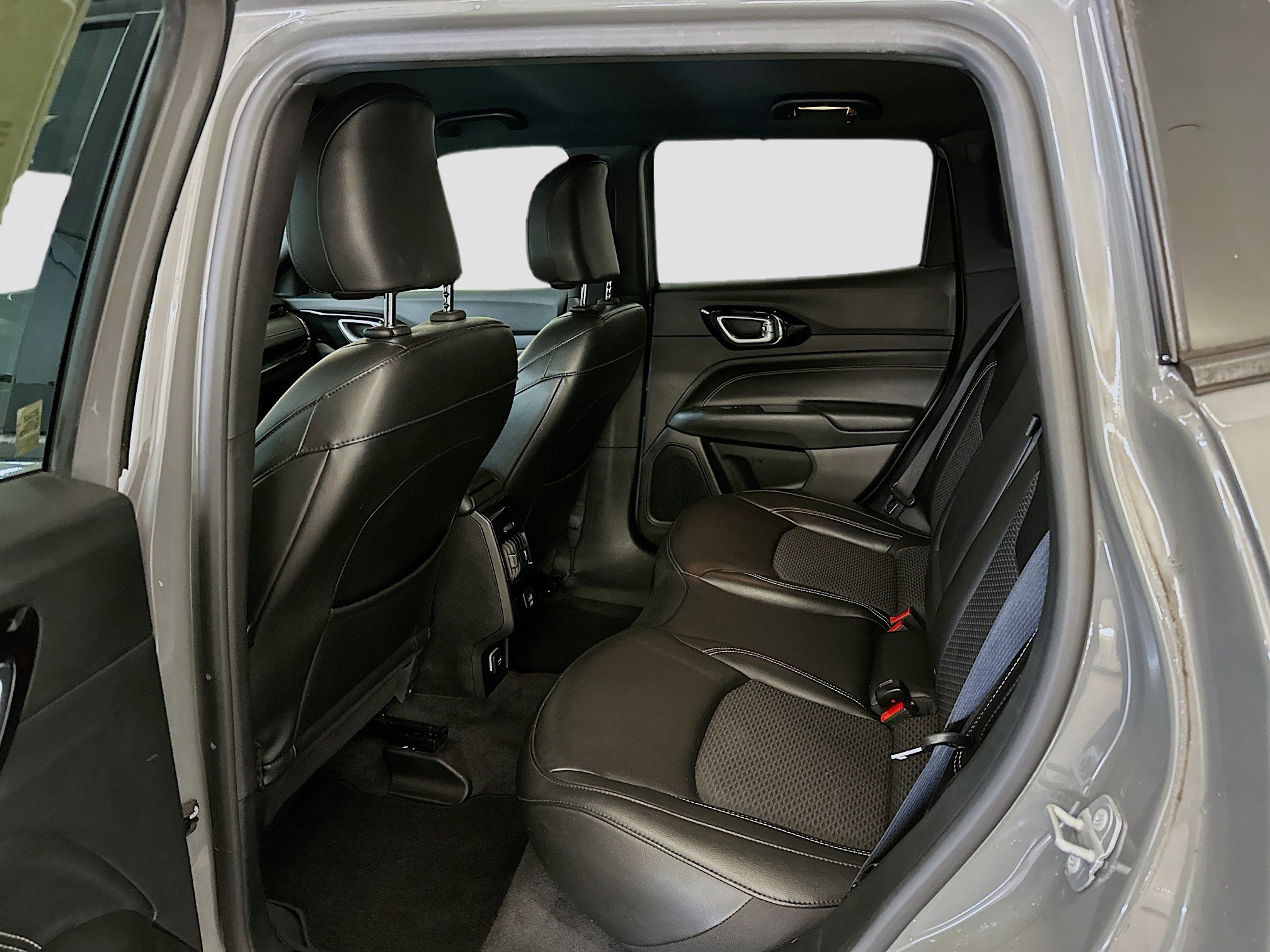 Used 2023 Jeep Compass Altitude image 28