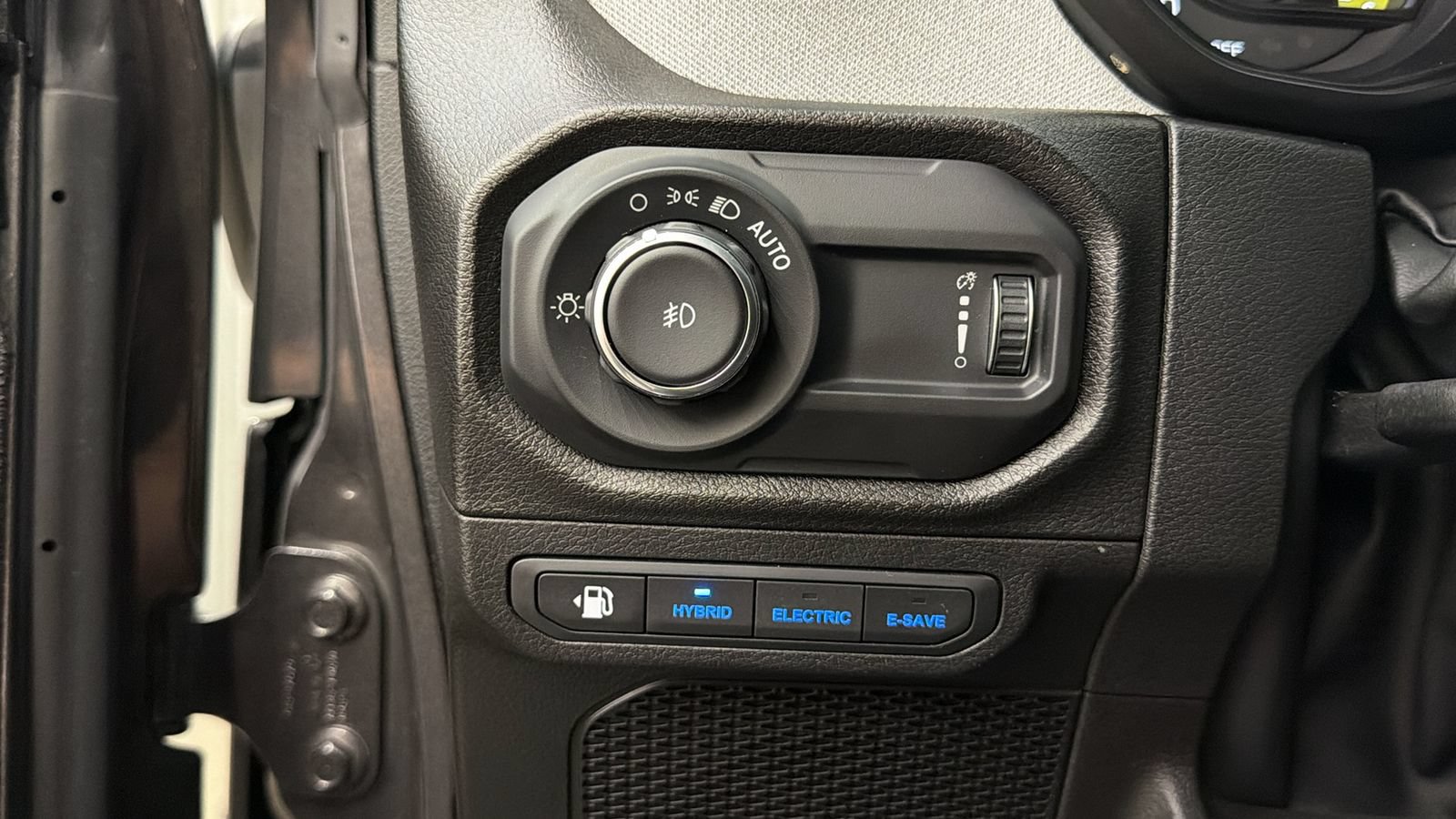 Used 2024 Jeep Wrangler Unlimited w/ Convenience Group AWD/4WD image 30