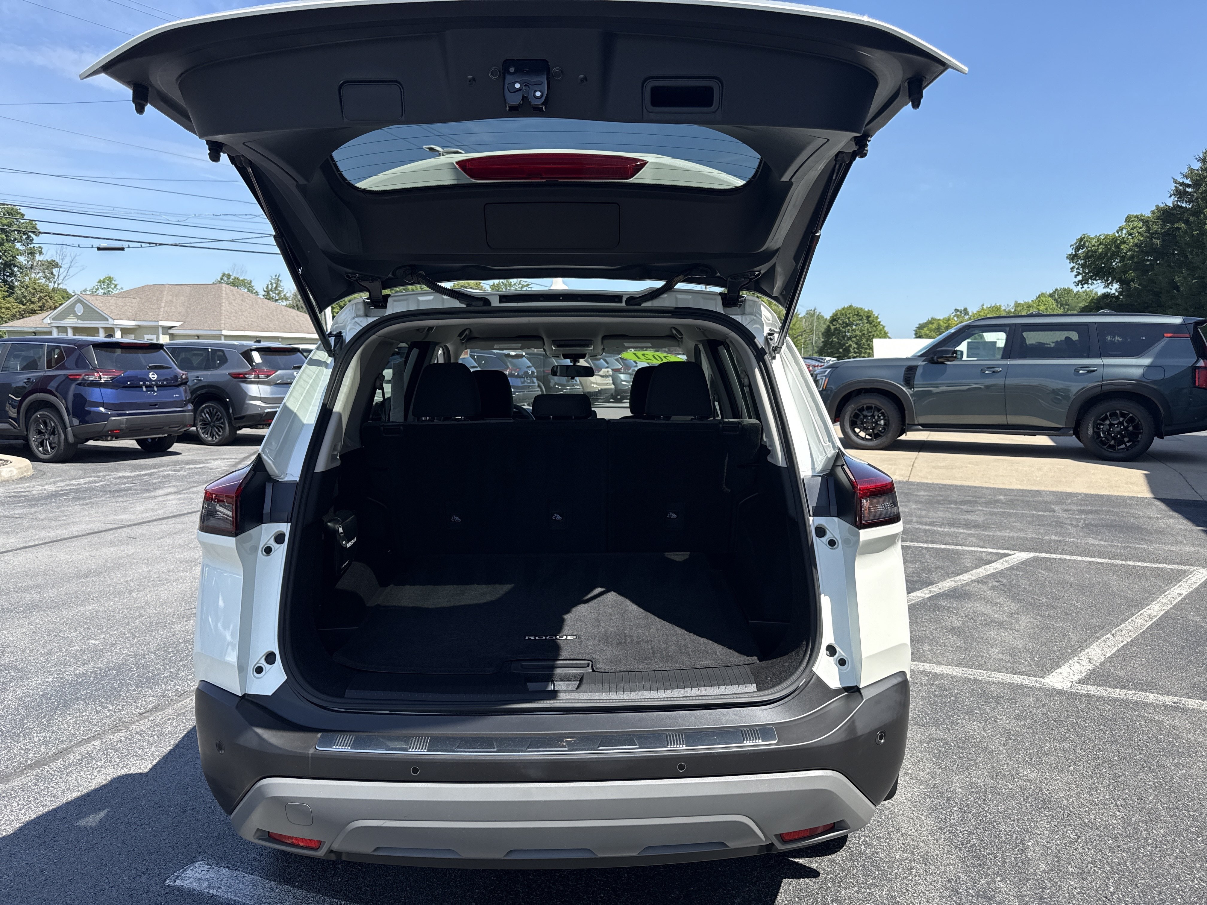 Used 2021 Nissan Rogue SV AWD/4WD image 13