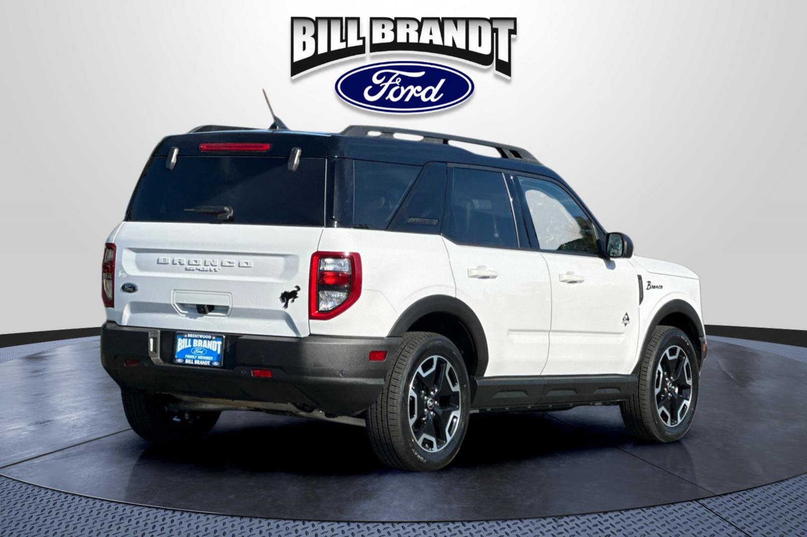 Used 2022 Ford Bronco Sport Outer Banks w/ Tech Package AWD/4WD image 3
