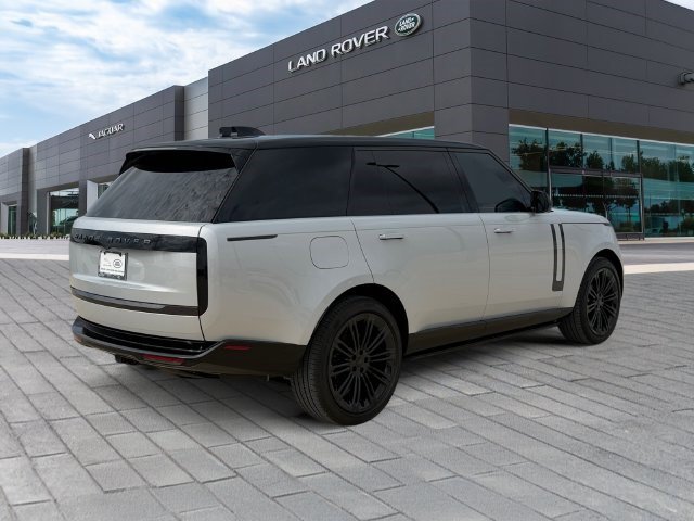 Certified 2026 Land Rover Range Rover Long Wheelbase SE AWD/4WD image 5