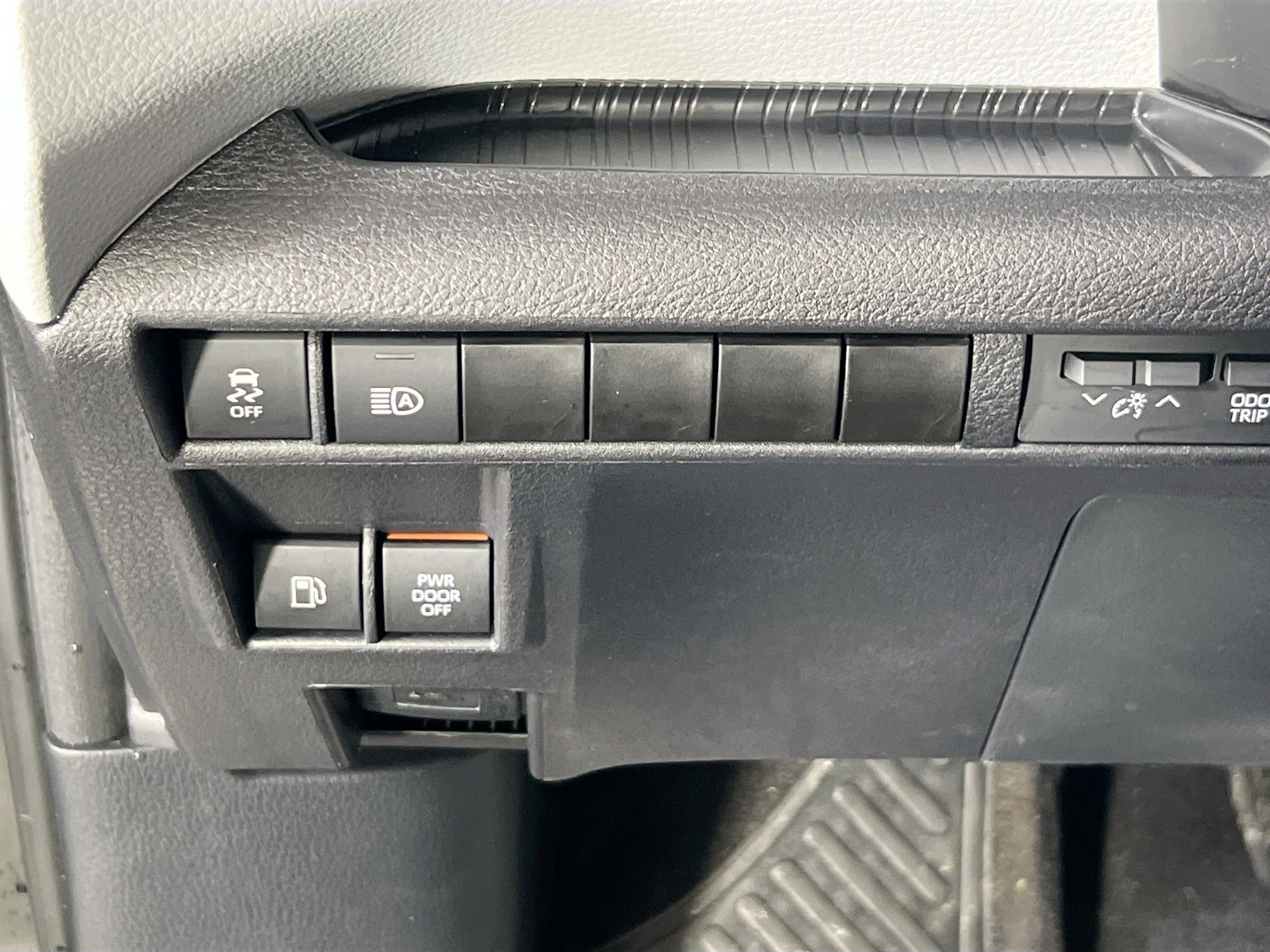 Used 2025 Toyota Sienna LE w/ LE Plus Package image 10