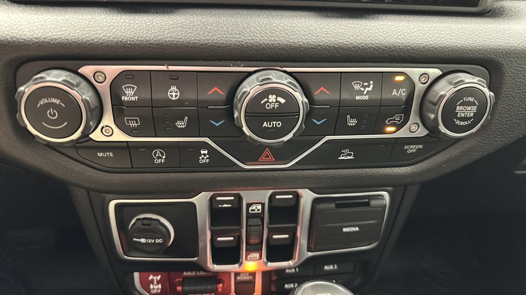 Used 2024 Jeep Gladiator Willys AWD/4WD image 19
