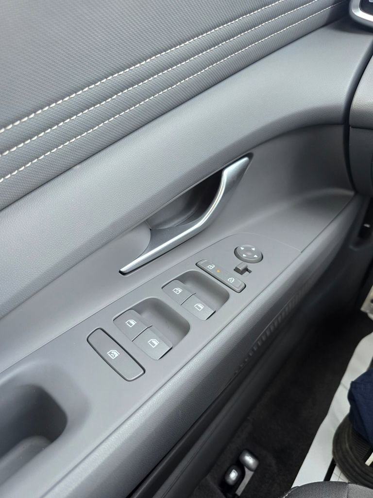 Used 2025 Hyundai Elantra Sport image 13