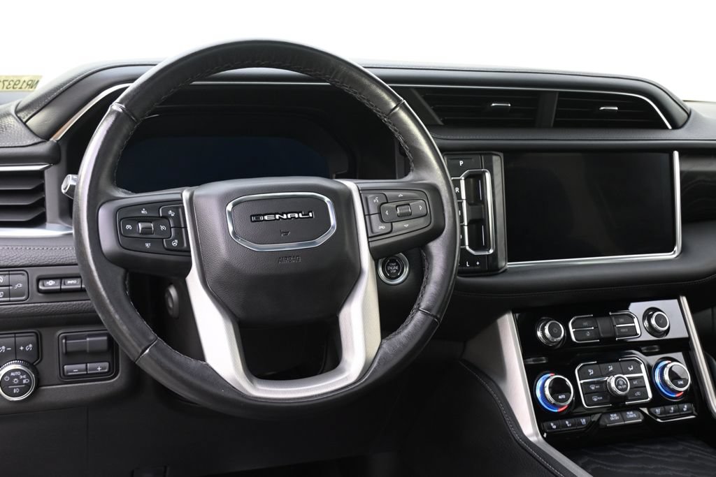 Used 2022 GMC Yukon XL Denali w/ Denali Premium Package AWD/4WD image 12