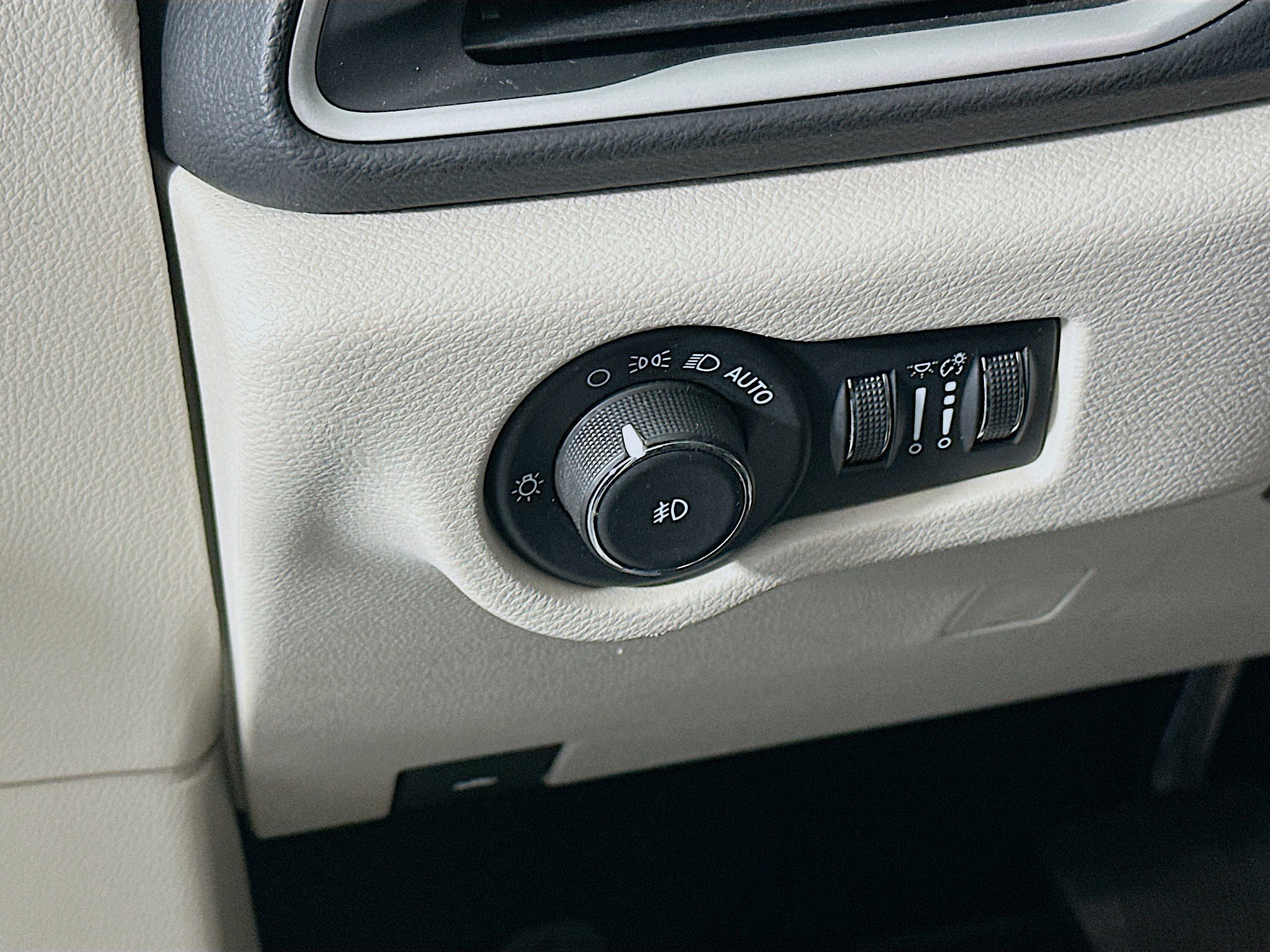 Used 2022 Chrysler Pacifica Touring-L image 17