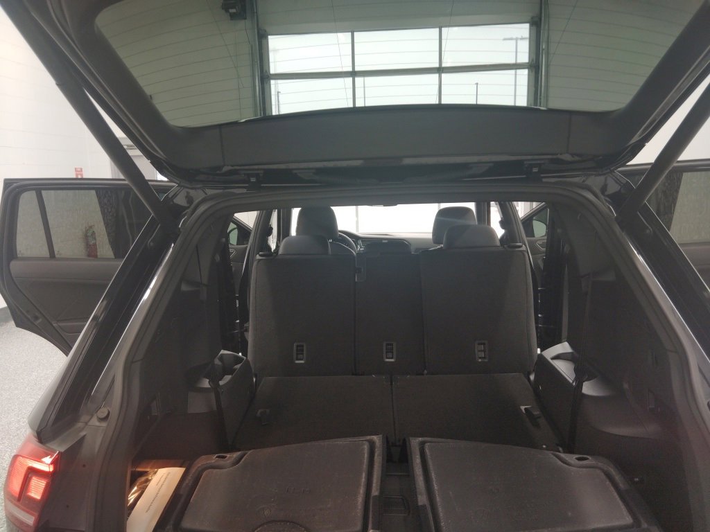 Used 2020 Volkswagen Tiguan SEL Premium R-Line w/ 3rd Row Seat Package image 23