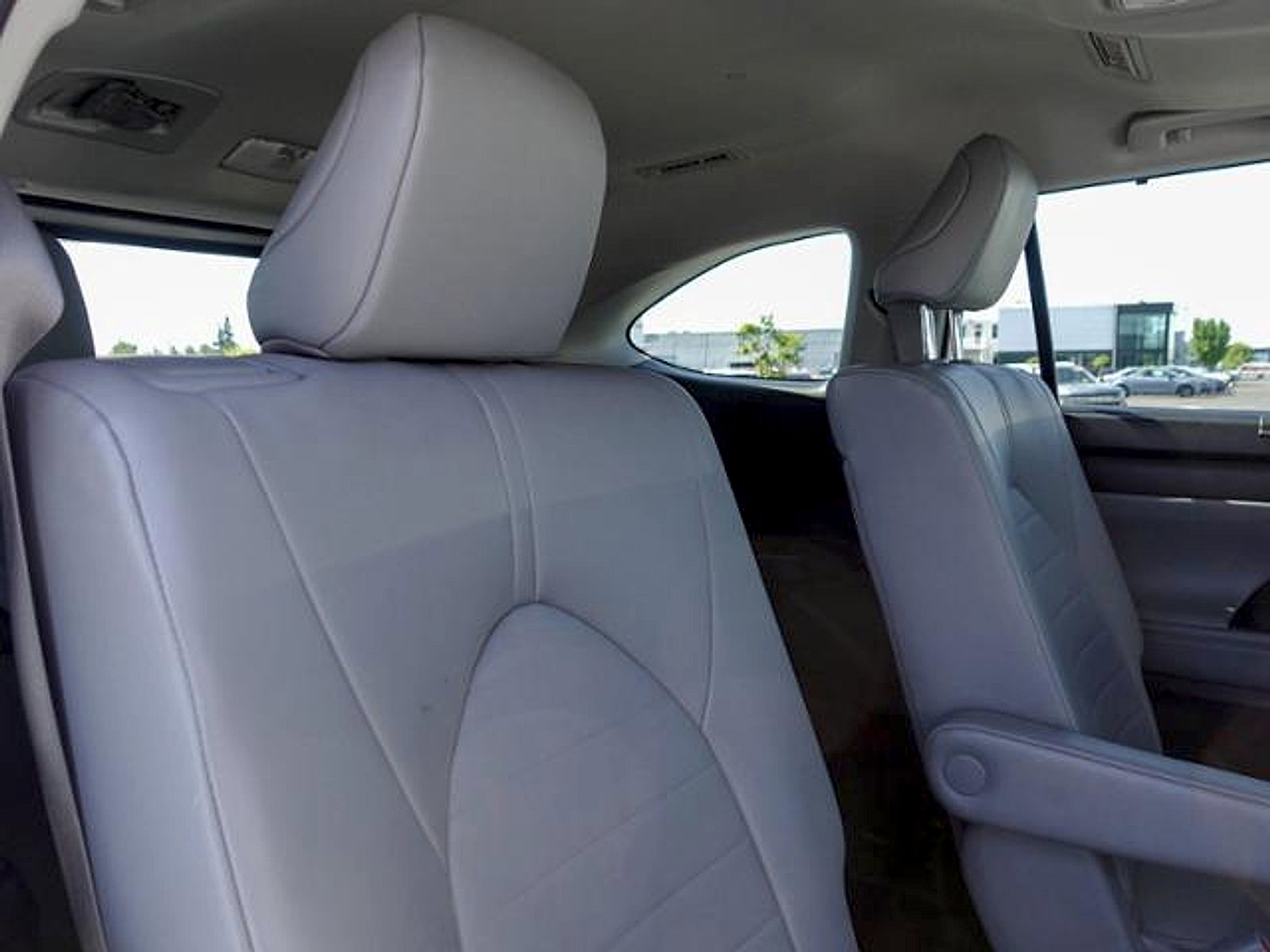 Used 2023 Toyota Highlander XLE FWD image 13