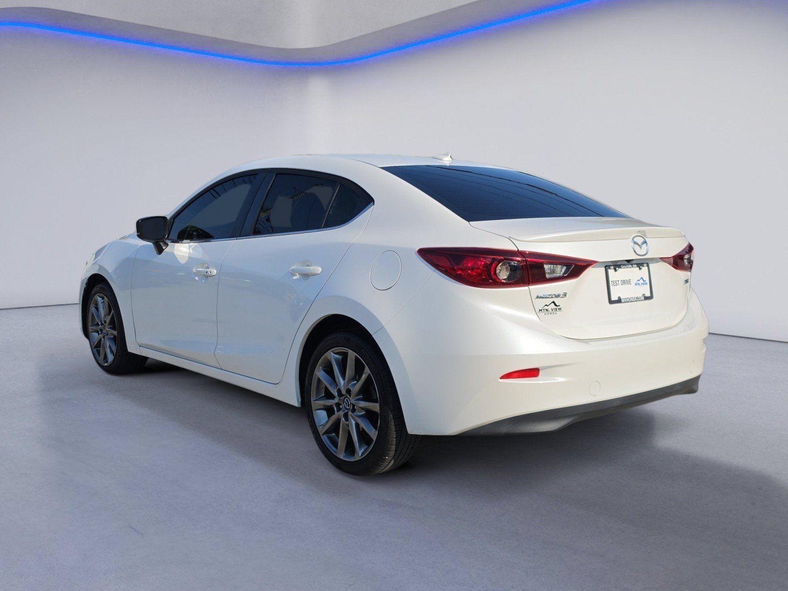 Used 2018 MAZDA MAZDA3 Touring FWD image 3