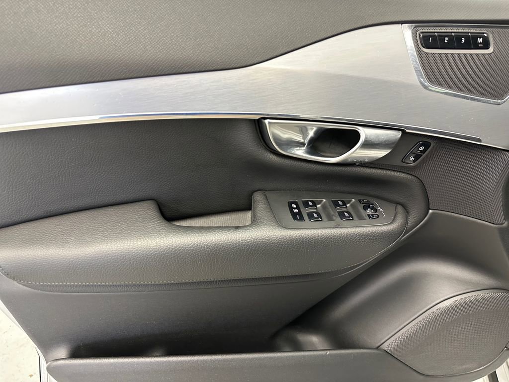 Used 2018 Volvo XC90 T5 Momentum AWD/4WD image 16