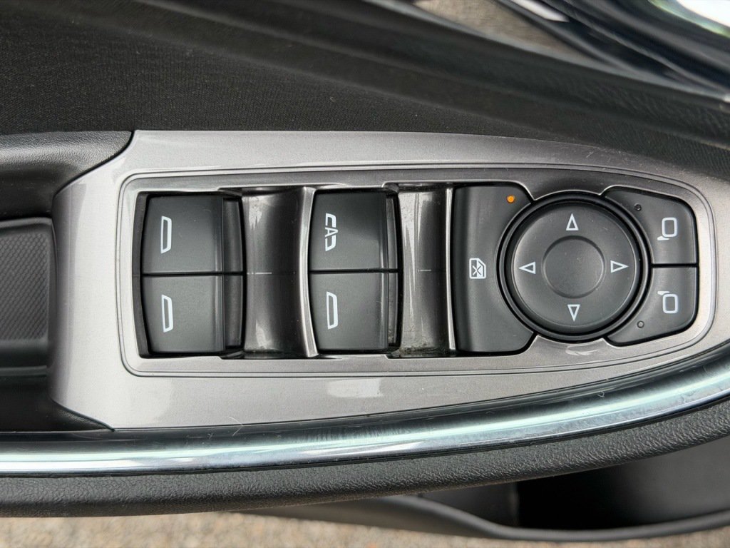 Used 2016 Chevrolet Malibu LT FWD image 12