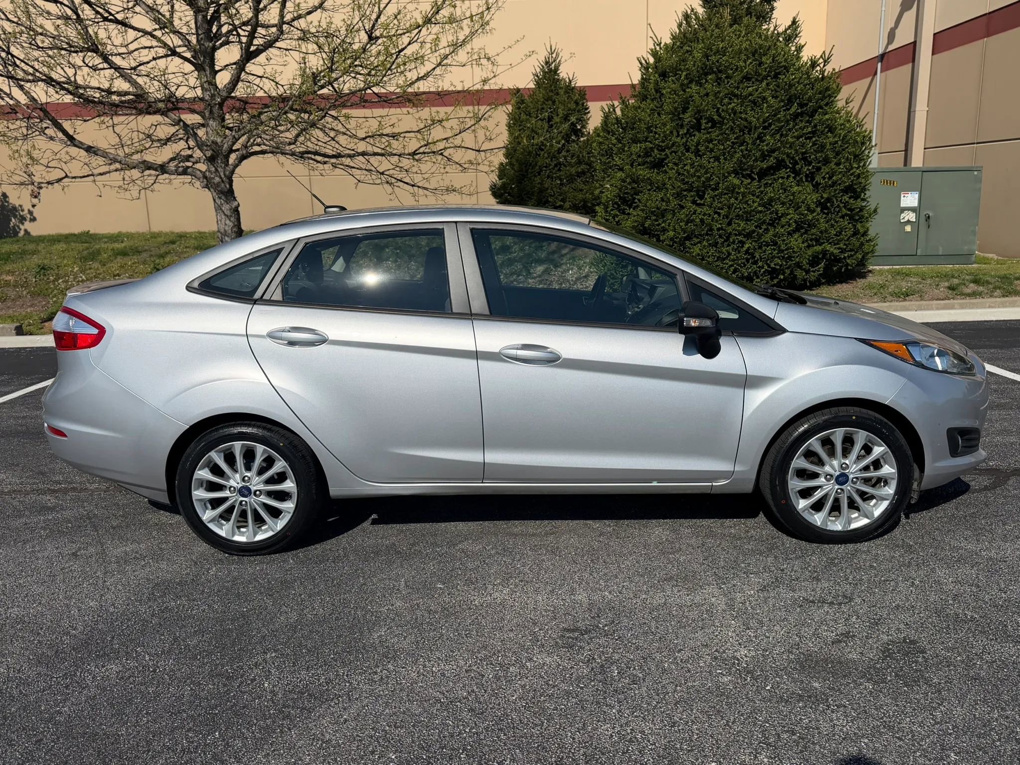 Used 2014 Ford Fiesta SE w/ Equipment Group 201A image 7
