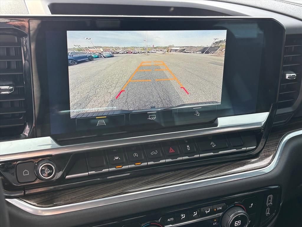 Used 2022 Chevrolet Silverado 1500 LT Trail Boss w/ Convenience Package II image 4