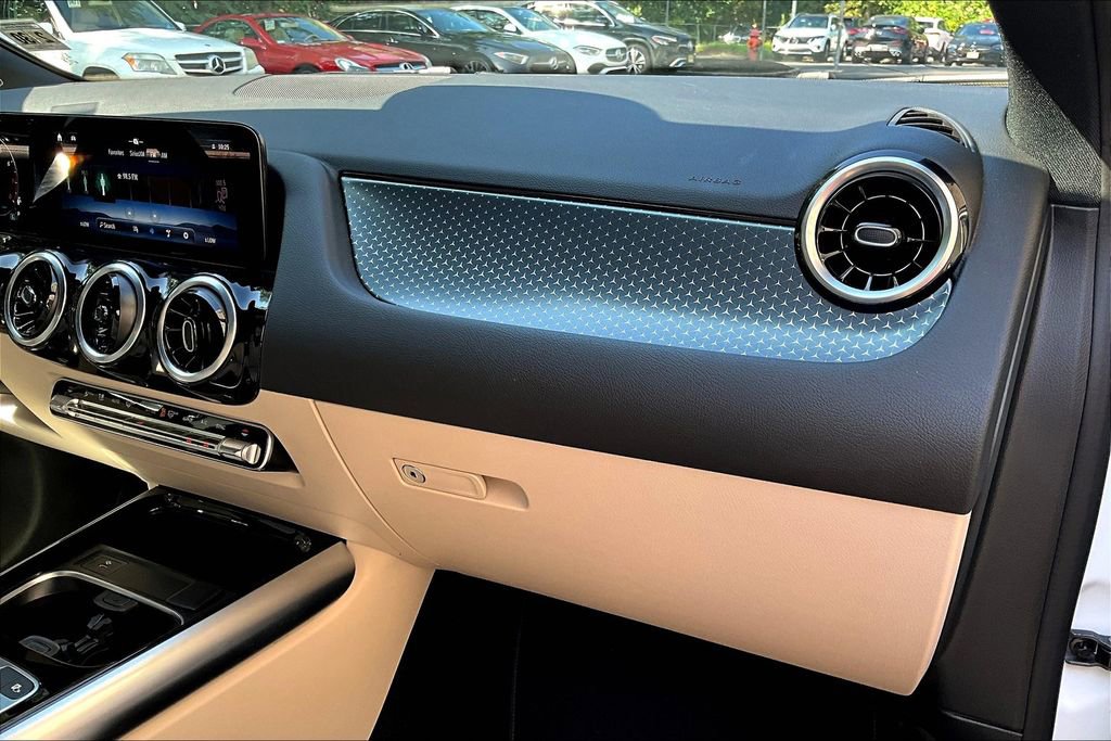 Used 2025 Mercedes-Benz GLA 250 4MATIC image 16