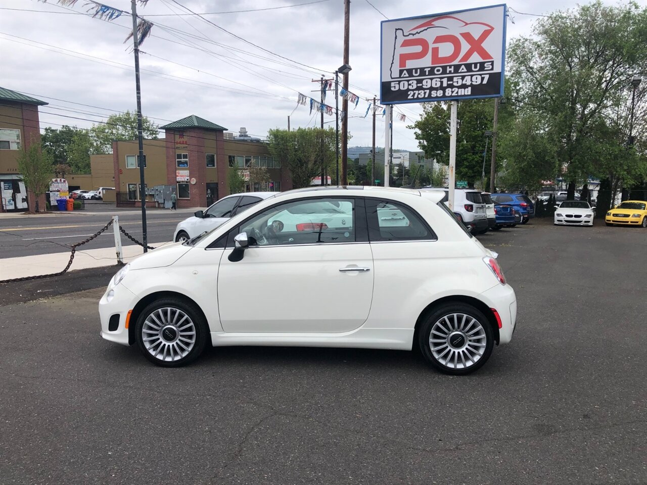Used 2018 FIAT 500 Lounge FWD image 1