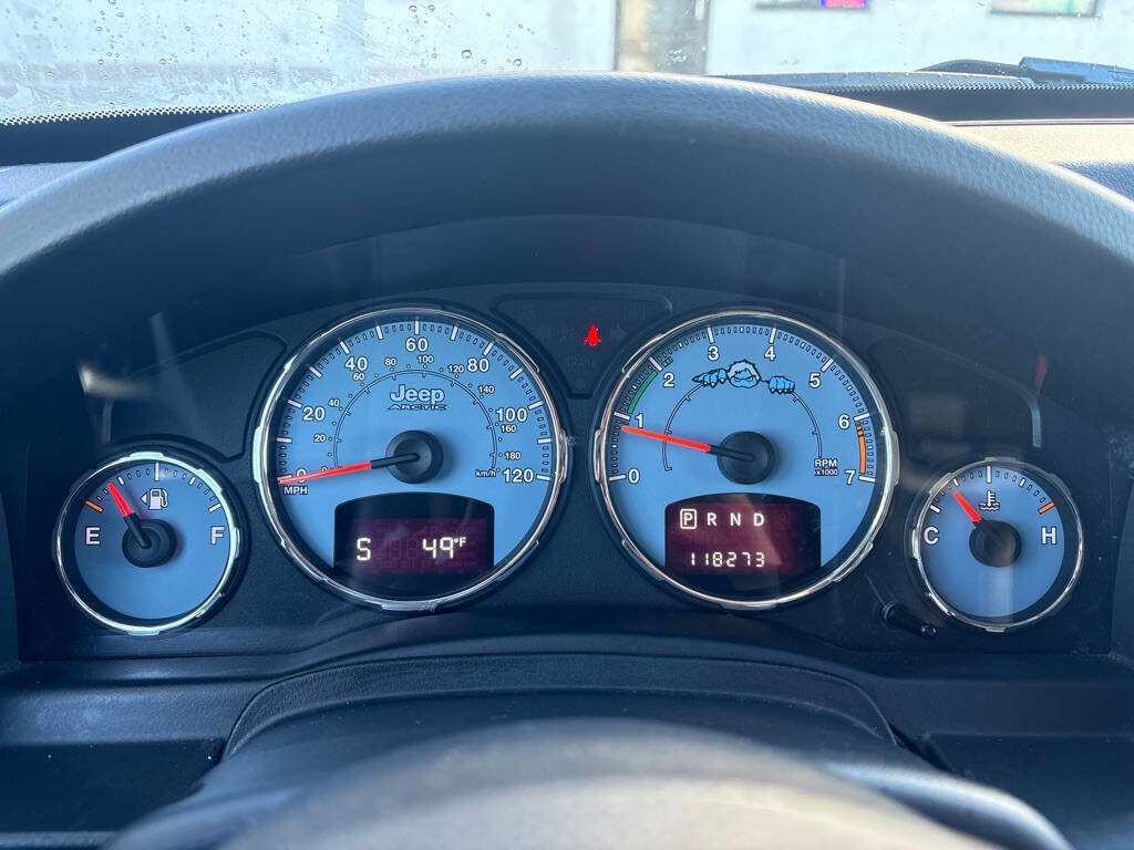 Used 2012 Jeep Liberty Arctic image 16