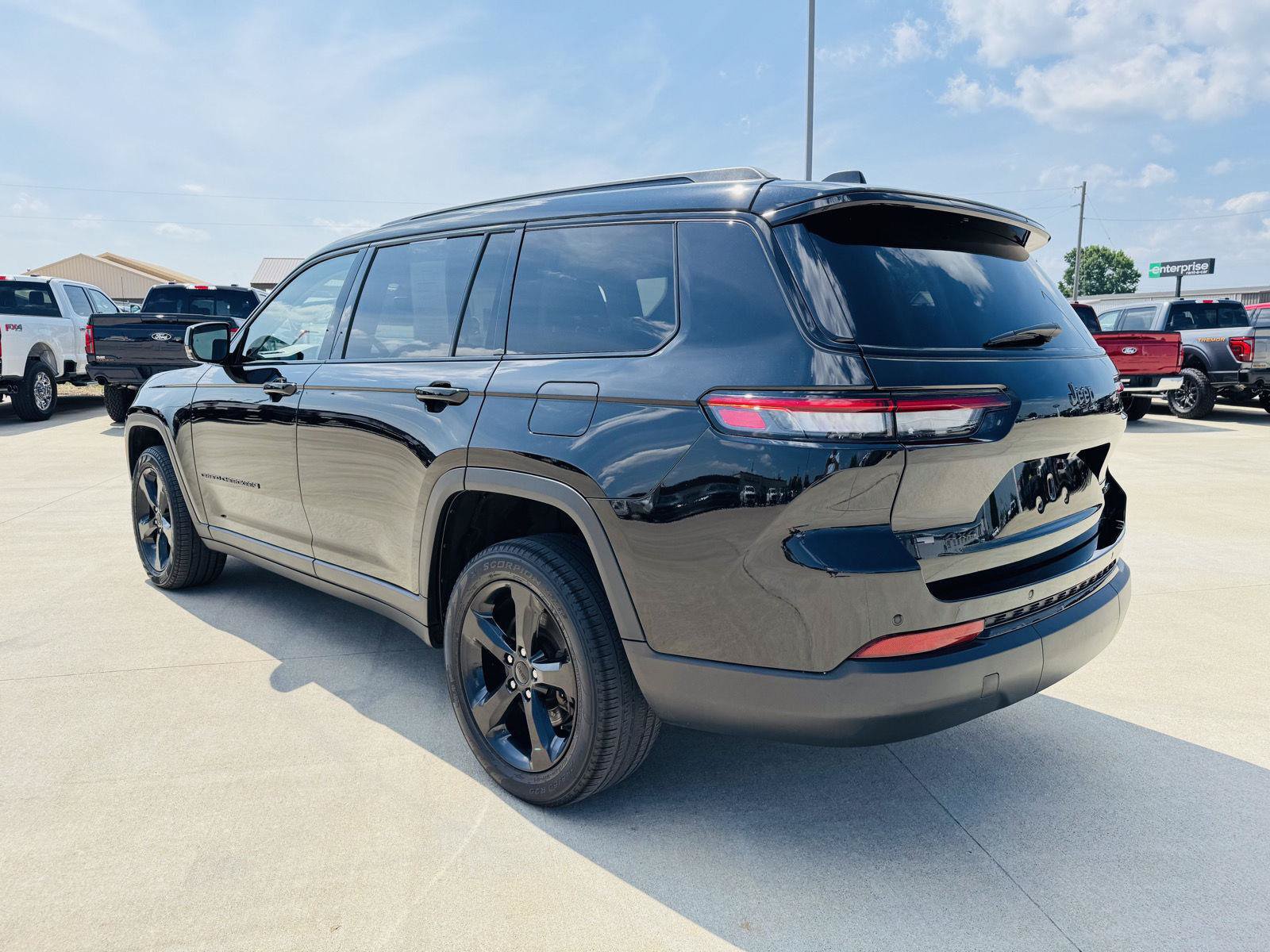 Used 2023 Jeep Grand Cherokee L Limited w/ Black Appearance Package AWD/4WD image 41