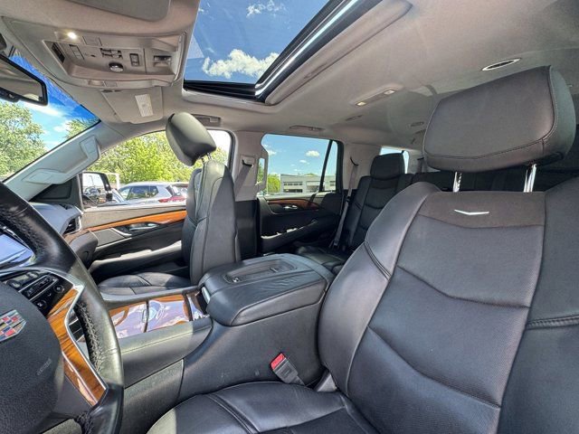 Used 2016 Cadillac Escalade Luxury AWD/4WD image 12