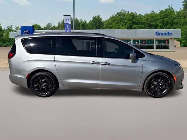Used 2019 Chrysler Pacifica Touring-L Plus w/ Advanced Safetytec Group image 9