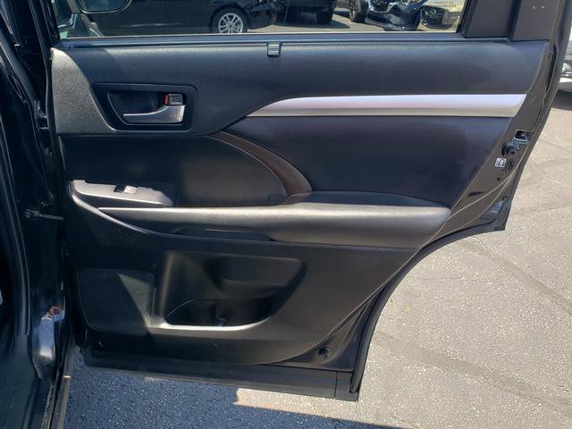 Used 2019 Toyota Highlander XLE AWD/4WD image 19