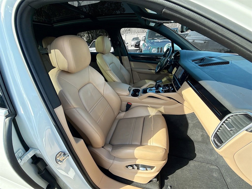 Used 2020 Porsche Cayenne image 33