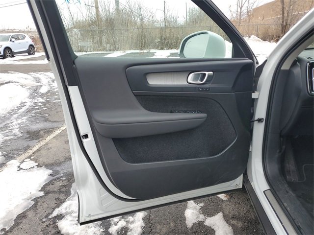 Used 2025 Volvo XC40 B5 Core image 22