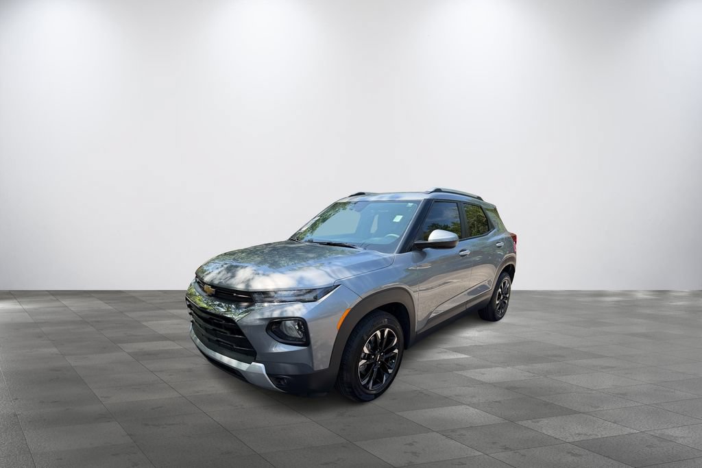 Used 2023 Chevrolet TrailBlazer LT w/ Convenience Package FWD image 2