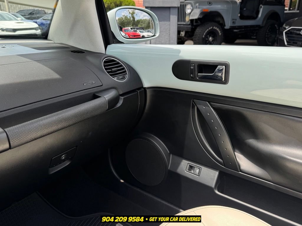 Used 2010 Volkswagen Beetle Final Edition FWD image 17